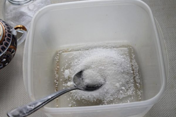 Create the salt mixture by combining salt and sugar in a container of your choice.


