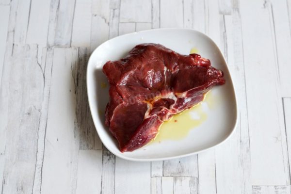 Brush the meat with olive oil on all sides. Beef absorbs oil well, ensuring a juicy outcome for your steak.


