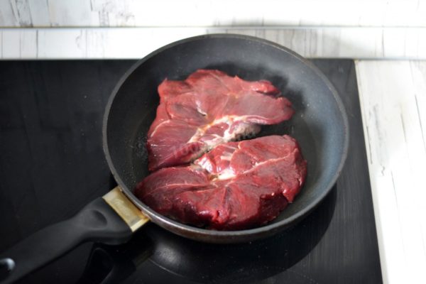 Heat a thick-bottomed frying pan over high heat. No need to grease it. Place the steaks in the pan and sear on one side for 30 seconds. If a golden crust appears, flip the steak to seal in the juices. If aiming for a Blue/Raw level of doneness (almost raw meat with a browned crust), the meat can be removed at this point.


