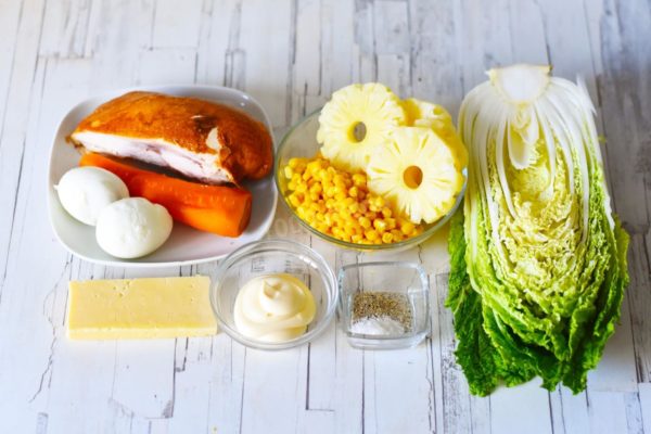 Begin by preparing the necessary ingredients listed. Opt for smoked chicken meat from the breast, legs, or shins—your choice based on personal taste. Whether store-bought or homemade, choose your preferred mayonnaise.


