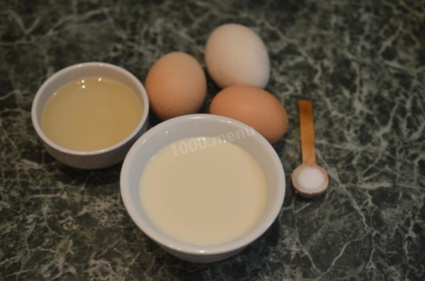 How to prepare a homemade fluffy omelet with milk in a frying pan? Gather all the necessary ingredients. Use larger eggs for better results. Opt for natural milk, regardless of its fat content, or you can even use plant-based milk.


