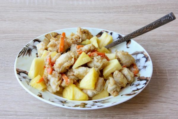 Gently combine the pineapple pieces with the meat and vegetables.

