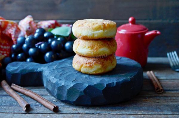 Serve these light and airy pancakes for breakfast, as a snack, or with tea. Enjoy your meal!

