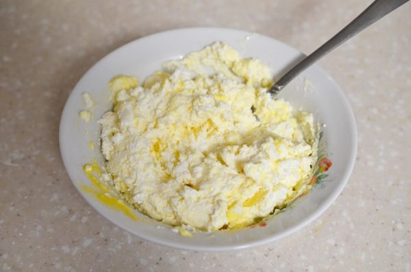 Mix everything thoroughly with a fork.


