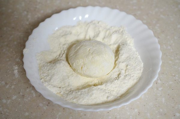 Roll the future pancake in the remaining flour, ensuring that it's coated on all sides. Repeat this process with the entire dough.


