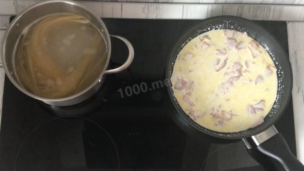 Adding Cream to the Sauce: Pour the cream into the pan with the bacon and stir. If you had lowered the heat, bring it back to medium. Simmer for about a minute, stirring continuously.


