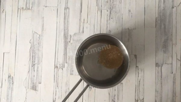Heat the gelatin over low heat until it completely dissolves.


