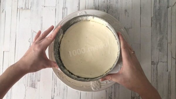 Remove the cake from the refrigerator and take off the springform pan ring.


