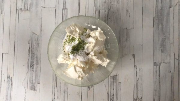 Grate the lime zest using a medium grater. Squeeze out the lime juice. Combine the cottage cheese with powdered sugar, pour in the lime juice, and add the lime zest.


