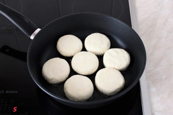 Heat vegetable oil in a frying pan and place the pancakes in it. Fry them over medium heat until they turn golden brown.

