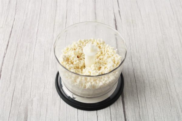 Choosing the right cottage cheese is crucial. It should not be overly moist, as this would require adding excessive flour, resulting in dense dough. Likewise, avoid using soft, paste-like cottage cheese, as it's not suitable for making pancakes. If your cottage cheese has a coarse or flaky texture, blend it until you achieve a uniform consistency for tender pancakes. You can also use cottage cheese in block form.

