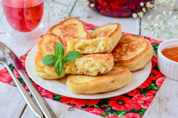 Fluffy Pancakes With Yeast and Milk