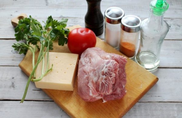 How to bake French-style meat with cheese and tomatoes in the oven? Start by gathering all the necessary ingredients. Opt for a fattier cut of pork, such as shoulder blade or neck, for the best flavor. Alternatively, you can use other meats, but be mindful that cooking times may vary. Beef, for instance, will require longer cooking than pork, while chicken or turkey will cook faster. Ensure your tomatoes are ripe, juicy, and firm; overly soft ones can be challenging to slice. Preheat your oven to 180 degrees Celsius.


