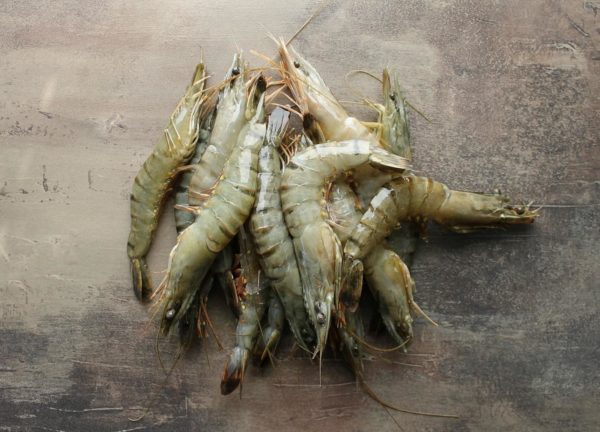 How to sauté peeled shrimp with garlic in a pan? Start by gathering all the necessary ingredients. I used tiger prawns, but you can also use smaller ones. Make sure to thaw the shrimp if they are frozen.

