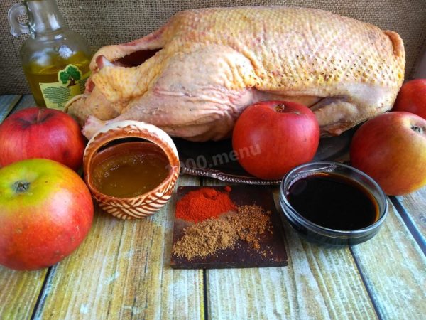How to roast a whole stuffed goose with apples in the oven, achieving a crispy crust? First, gather the necessary ingredients as listed. I have a 3 kg goose, but you can choose a different size according to your oven or baking dish. Any variety of apples will work, both sweet and tart, but semi-sweet and juicy ones are ideal.

