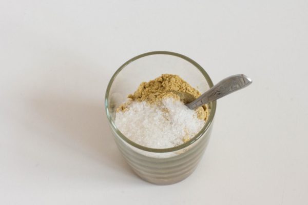 Introduce salt and sugar into the mixture, and give it a quick stir.


