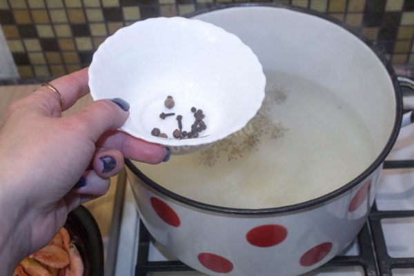 Season the water with spices according to your taste. Cloves, black pepper, and allspice work well for this purpose.

