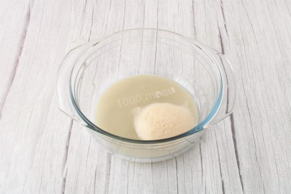 Add the activated yeast and mix.


