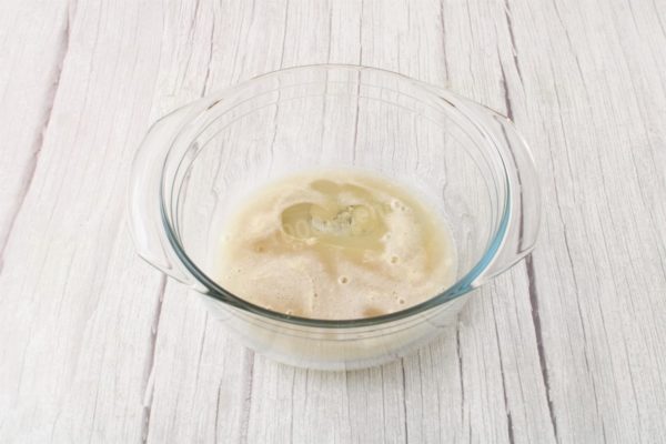 Pour in the vegetable oil and mix thoroughly.



