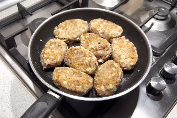 Fry the cabbage rolls in vegetable oil on both sides until they turn golden brown. Use a high heat setting under the pan and ensure there is enough oil, as cabbage rolls tend to absorb it quickly.


