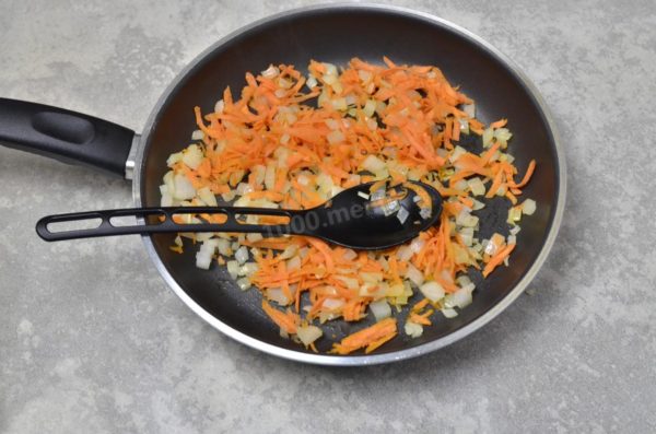 Sauté the vegetables in a small amount of vegetable oil until they become soft, which should take about 5 minutes.

Sauté the vegetables in a small amount of vegetable oil until they become soft, which should take about 5 minutes.



