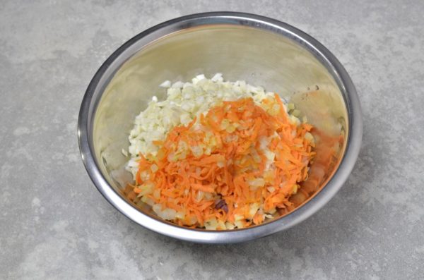 In a bowl, combine the minced meat, cooked rice, cabbage, and sautéed vegetables. Season the mixture with salt and pepper. You can also add your favorite spices. Beat in the egg.


