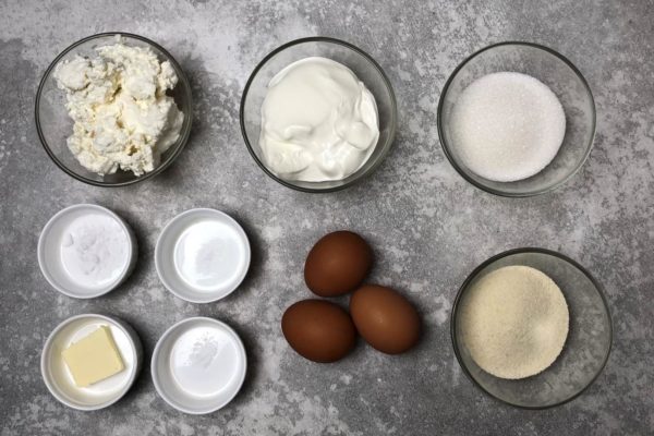 Choose high-fat cottage cheese, at least 5%, for a tasty and moist casserole. Select a richer sour cream. If your sour cream is thick, use less; if it's liquid, use more. Adjust sugar quantity to taste, around 4 tablespoons as an average.
