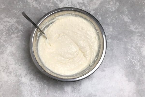 Mix the mixture thoroughly and let it rest for 20 minutes to allow the semolina to swell.
