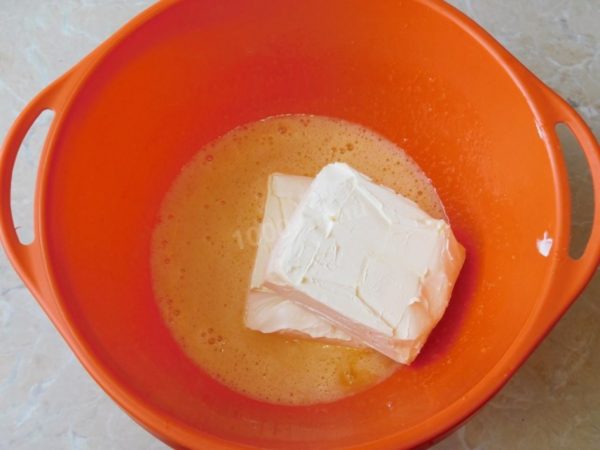 Now add the softened butter to the mixture. Be sure to have the butter at room temperature in advance. Leave it out on the kitchen counter to soften the evening before.

