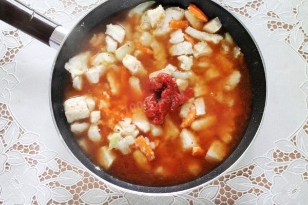 Pour hot or boiling water into the pan. Using cold water may result in toughening the meat and requiring longer cooking.

