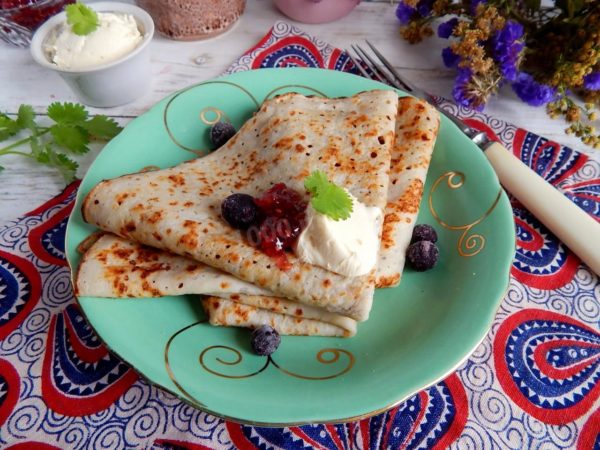 Thin Pancakes with Eggs and Holes