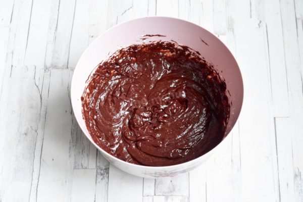 Add the cooled chocolate mixture to the beaten egg and sugar mixture, and whisk again until smooth.

