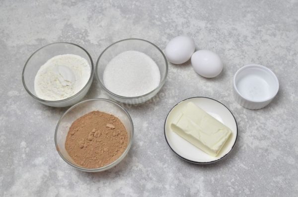 How to make classic cocoa brownies? Begin by gathering the necessary ingredients. Opt for natural cocoa powder without any additives; avoid cocoa drink mixes like Nesquik. Adjust the sugar quantity according to your preference for sweetness. Alternatively, you can use brown sugar for a hint of caramel flavor.

