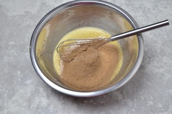 Add a pinch of salt to enhance the flavor. Sift the flour and cocoa powder to remove any lumps and impurities while aerating them for a lighter texture.

