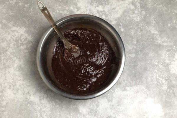 Pour the dry mixture into the egg-chocolate mixture. Using a spatula, mix everything until smooth. You may need a little less or a little more flour, focus on the consistency of the dough. The dough should not turn out to be liquid and not too thick, like for cupcakes.

