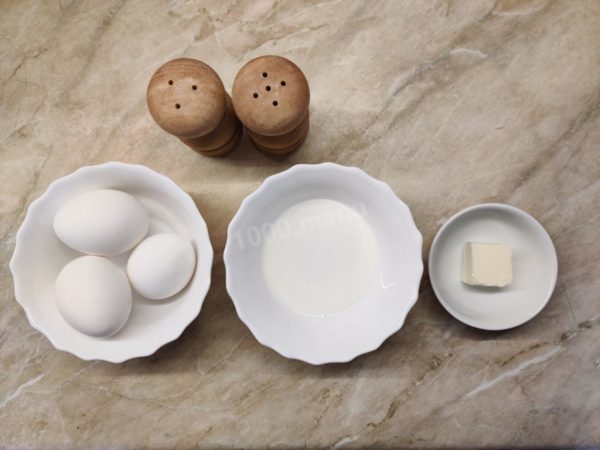 Begin by preparing your ingredients. Take them out of the refrigerator 20 minutes before you start cooking to bring them to room temperature. Check the freshness of the eggs by dropping them into a glass of water. Fresh eggs will lay horizontally at the bottom, while stale ones will float.



