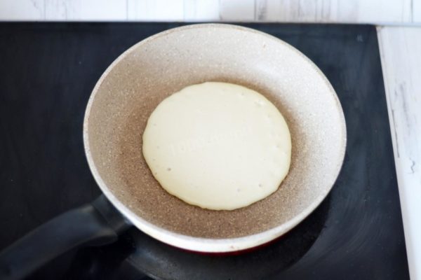 Preheat a pan over medium heat; no additional greasing is necessary. Using a large spoon, pour a portion of batter into the center of the pan and quickly spread it into an even circle with a diameter of 6-8 cm. Cook the pancakes over medium heat for approximately 1-2 minutes on each side or until golden brown. Flip the pancakes when the top surface begins to set.

