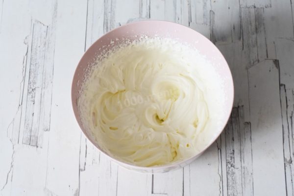 Whip the chosen cream with powdered sugar until fluffy. Be cautious not to overbeat to avoid turning the cream into butter.


